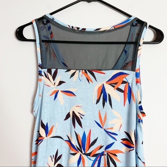 Jennifer Lopez M Floral Sleeveless Shirt - Picture 3 of 8